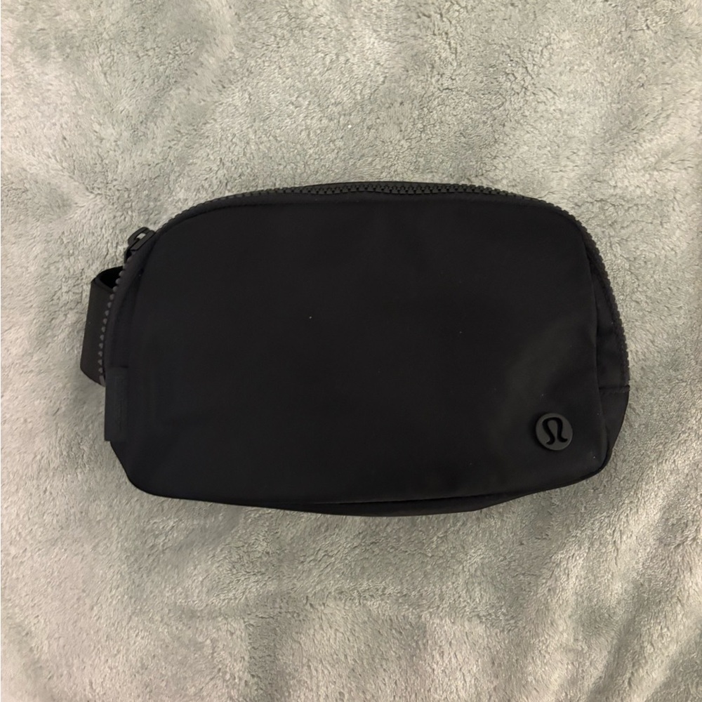 Lululemon belt bag with tags